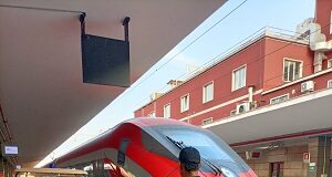 Napoli Centrale: rapina uno smartphone, 27enne arrestato dalla Polizia di Stato