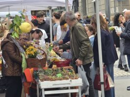 Torre Annunziata, il Mercato della Terra diventa appuntamento fisso: il centro città si trasforma in un’isola del gusto