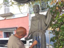Ad Ercolano vince il senso di appartenenza: ripulite le statue delle Danai
