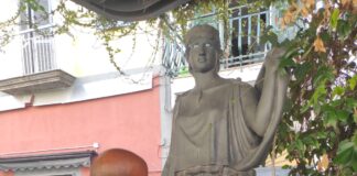 Ad Ercolano vince il senso di appartenenza: ripulite le statue delle Danai