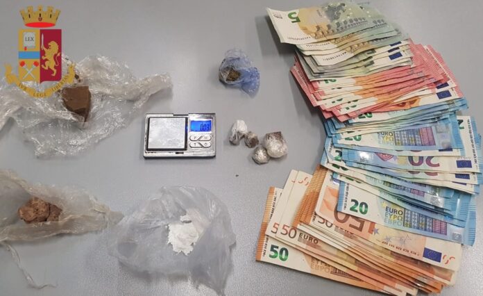 Napoli, Porta Nolana: sorpreso con la droga, arrestato un 43enne tunisino Napoli, Porta Nolana: sorpreso con la droga, arrestato un 43enne tunisino