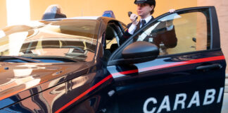 San Giorgio a Cremano: scaraventa a terra una donna e la prende a calci e pugni, arrestato 23enne