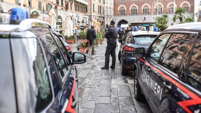 Giugliano in Campania: smantellata organizzazione di truffatori telefonici. Undici arresti per truffa, ricettazione e frode informatica