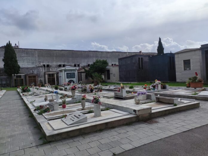 Torre Annunziata, week end di Ognissanti e Commemorazione dei Defunti: gli orari straordinari del Cimitero Comunale Torre Annunziata, week end di Ognissanti e Commemorazione dei Defunti: gli orari straordinari del Cimitero Comunale