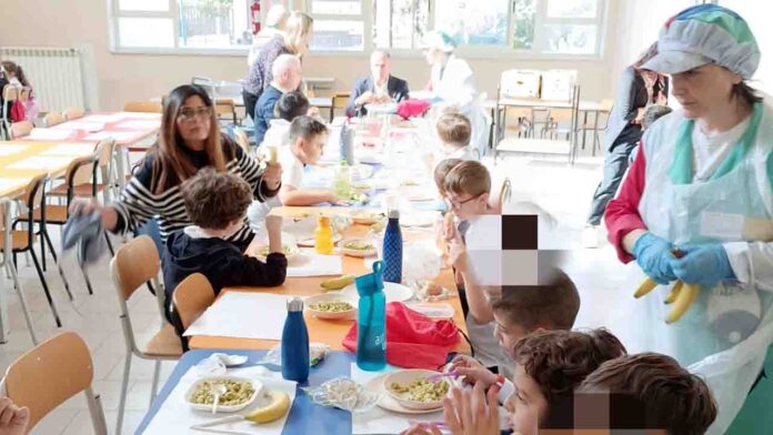 Torre del Greco, parte il servizio di refezione scolastica: ogni giorno fino a 2.500 pasti Torre del Greco, parte il servizio di refezione scolastica: ogni giorno fino a 2.500 pasti