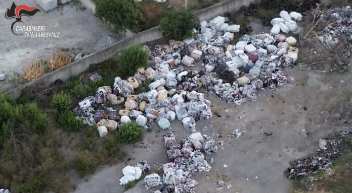 San Gennaro Vesuviano, sequestrata discarica abusiva: 400 tonnellate di rifiuti pericolosi San Gennaro Vesuviano, sequestrata discarica abusiva: 400 tonnellate di rifiuti pericolosi