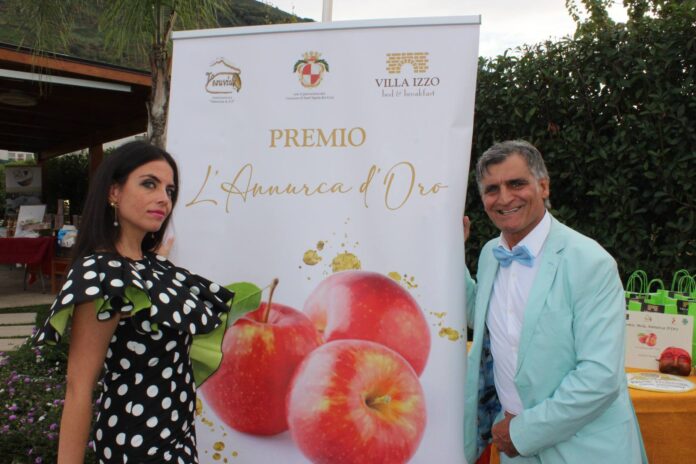 Grande successo per la seconda edizione del “Premio Mela Annurca d’Oro” Grande successo per la seconda edizione del “Premio Mela Annurca d’Oro”