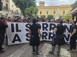 Sorrento, tifosi in piazza per chiedere il ritorno della squadra allo stadio cittadino