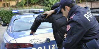Napoli, Corso Garibaldi: sorpreso con la droga, arrestato 21enne dalla Polizia