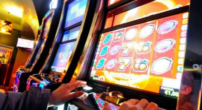 Napoli Fuorigrotta: minorenne sorpreso a giocare alle slot, sanzionato il titolare della sala Napoli Fuorigrotta: minorenne sorpreso a giocare alle slot, sanzionato il titolare della sala