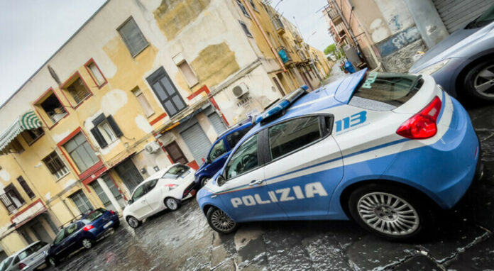Giugliano: aggredisce e minaccia la compagna, arrestato 54enne dalla Polizia Giugliano: aggredisce e minaccia la compagna, arrestato 54enne dalla Polizia