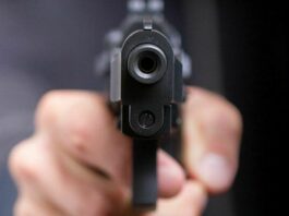 Castellammare, tentato omicidio: due arresti e un ricercato