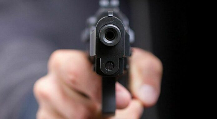 Castellammare, tentato omicidio: due arresti e un ricercato Castellammare, tentato omicidio: due arresti e un ricercato