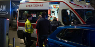 Napoli, 17enne accoltellato con cocci di bottiglia: denunciati tre minorenni