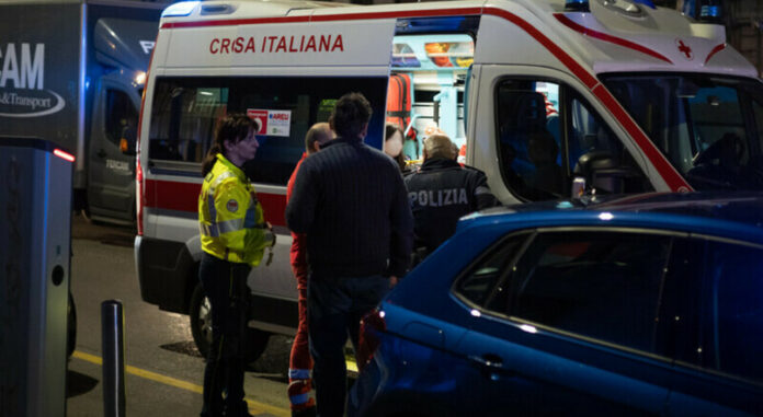 Napoli, 17enne accoltellato con cocci di bottiglia: denunciati tre minorenni Napoli, 17enne accoltellato con cocci di bottiglia: denunciati tre minorenni