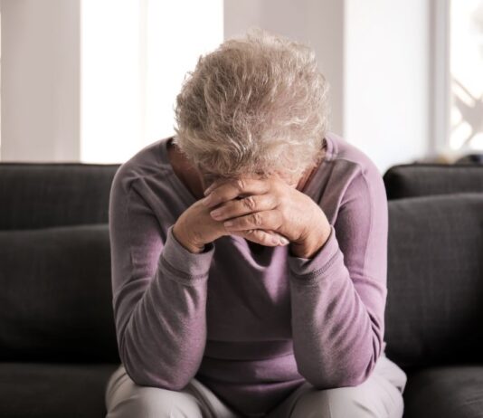 Napoli: madre ottantaseienne pestata dal figlio, arrestato un uomo di 44 anni nel Rione Alto