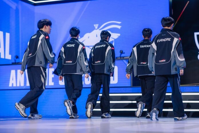 League of Legends Worlds 2025: Anyone’s Legend battono CFO e conquistano un posto ai Playoff