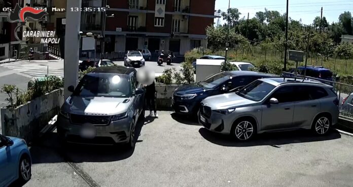 Napoli, sgominata la banda dell’airtag: 4 arresti per 22 furti di auto di lusso