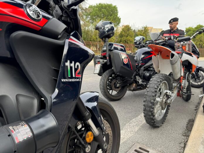 Napoli: 15enne fugge al posto di blocco in auto, 17enne impennava su moto rubata Napoli: 15enne fugge al posto di blocco in auto, 17enne impennava su moto rubata
