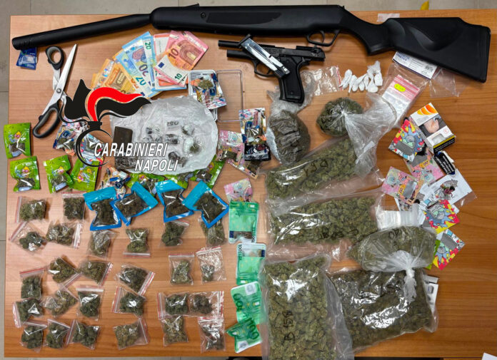 Napoli, droga nelle campagne di Agnano: arrestato un 22enne incensurato, denunciati due giovani per ricettazione