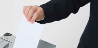 Regionali in Campania, affluenza in forte calo: alle 12 supera di poco l’8%