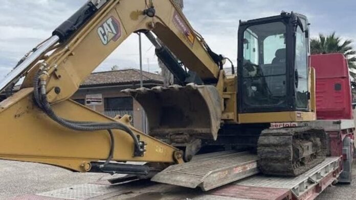 Visciano: finge il furto dell’escavatore per non pagare il leasing, denunciato 54enne