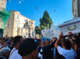 Angri, addio a "Paky": moto rombanti e palloncini in ricordo del giovane
