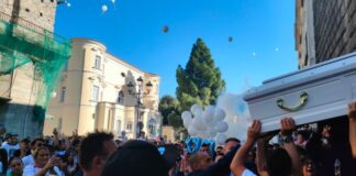 Angri, addio a "Paky": moto rombanti e palloncini in ricordo del giovane