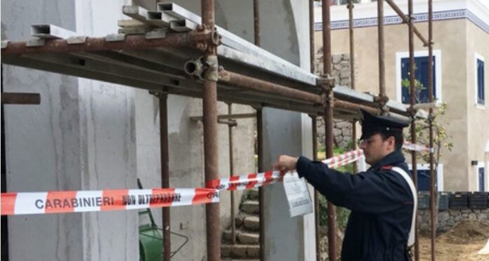 Napoli, Barra: sequestrato villino abusivo di 220 metri quadri con piscina e cortile centrale Napoli, Barra: sequestrato villino abusivo di 220 metri quadri con piscina e cortile centrale
