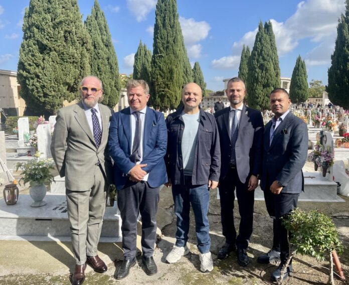 Cercola, Peppe Iodice al cimitero per girare il suo primo film Cercola, Peppe Iodice al cimitero per girare il suo primo film