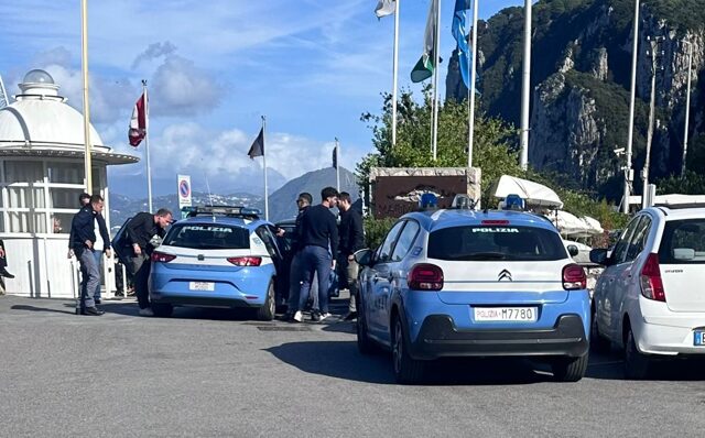 Capri: furto in un negozio di via Camerelle, arrestati tre uomini di origine russa Capri: furto in un negozio di via Camerelle, arrestati tre uomini di origine russa