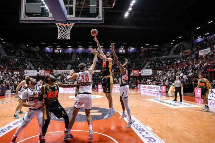 Carattere e solidità, la Givova Scafati espugna Forlì e torna al successo Carattere e solidità, la Givova Scafati espugna Forlì e torna al successo