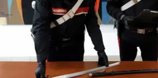 Napoli, Scampia: una katana per tagliare la droga? Pusher marito e moglie arrestati dai Carabinieri