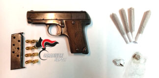 Napoli, Chiaiano: pistola nascosta nel vano motore, 54enne arrestato dai Carabinieri
