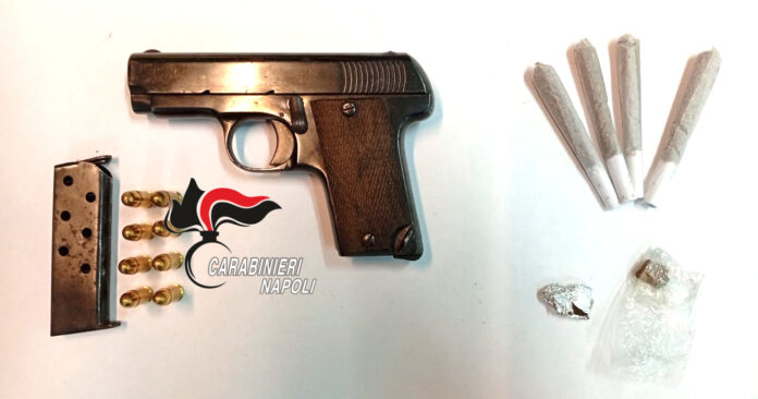 Napoli, Chiaiano: pistola nascosta nel vano motore, 54enne arrestato dai Carabinieri