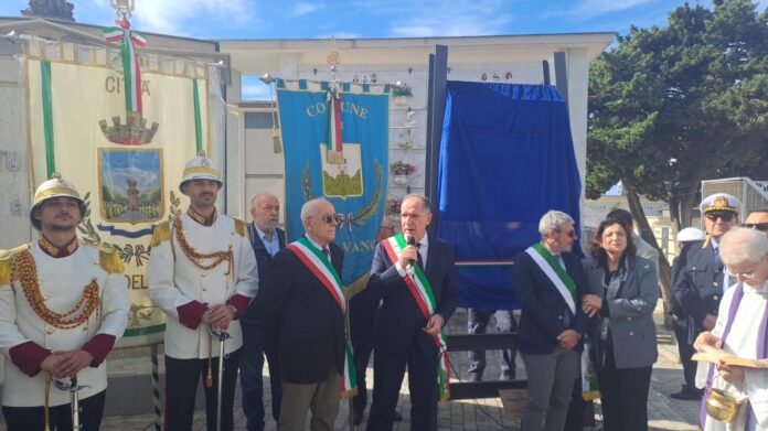 Torre del Greco, inaugurato il monumento alle vittime torresi del disastro ferroviario di Balvano Torre del Greco, inaugurato il monumento alle vittime torresi del disastro ferroviario di Balvano