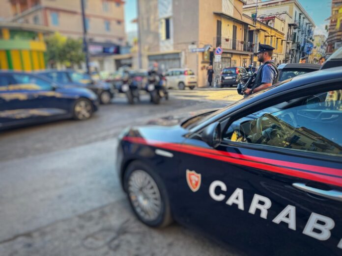 Napoli, controlli dei Carabinieri a Barra: denunce, droga e sanzioni a negozi