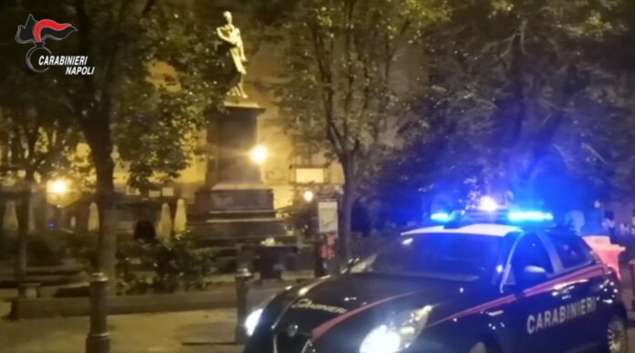 Spari nella movida di Napoli: donna ferita in Piazza Bellini. Il prefetto convoca il comitato per la sicurezza Spari nella movida di Napoli: donna ferita in Piazza Bellini. Il prefetto convoca il comitato per la sicurezza