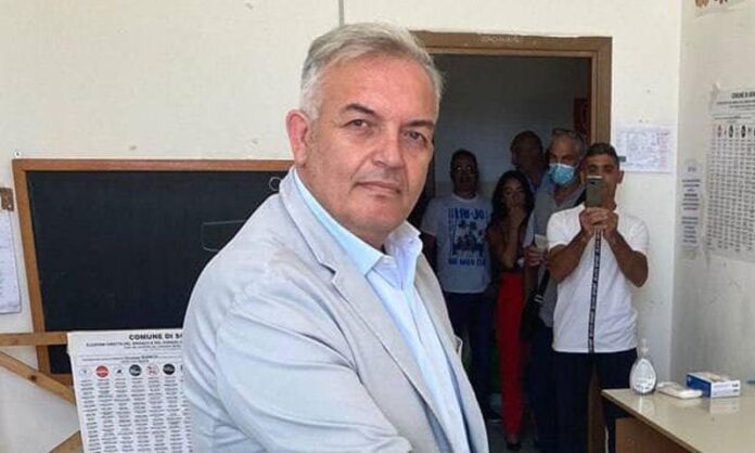 Somma Vesuviana, cade il sindaco Di Sarno: tredici consiglieri firmano le dimissioni