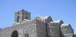 Una strada comunale per accedere al Castello di Pino, il luogo più iconico e amato di Pimonte