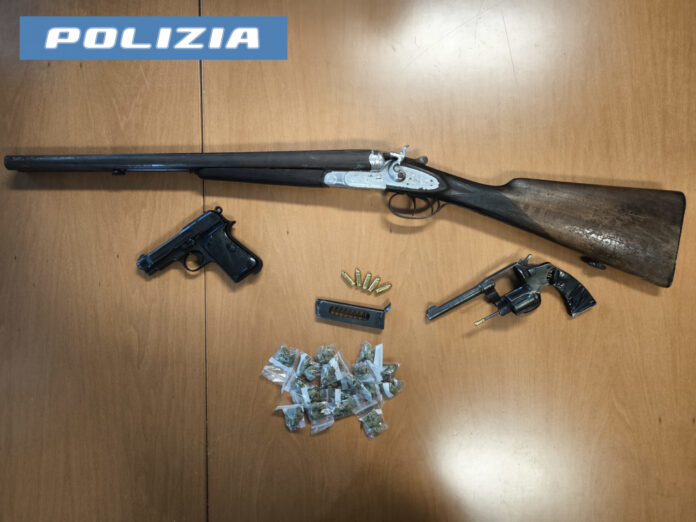 Scampia: arrestato 21enne per possesso di pistola e munizioni Scampia: arrestato 21enne per possesso di pistola e munizioni