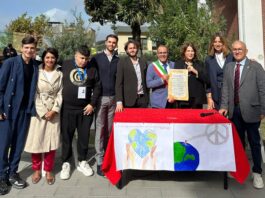 Casola, giornata dei Sindaci per la Pace alla scuola “Felice Greco”: piantato l’Albero della Pace