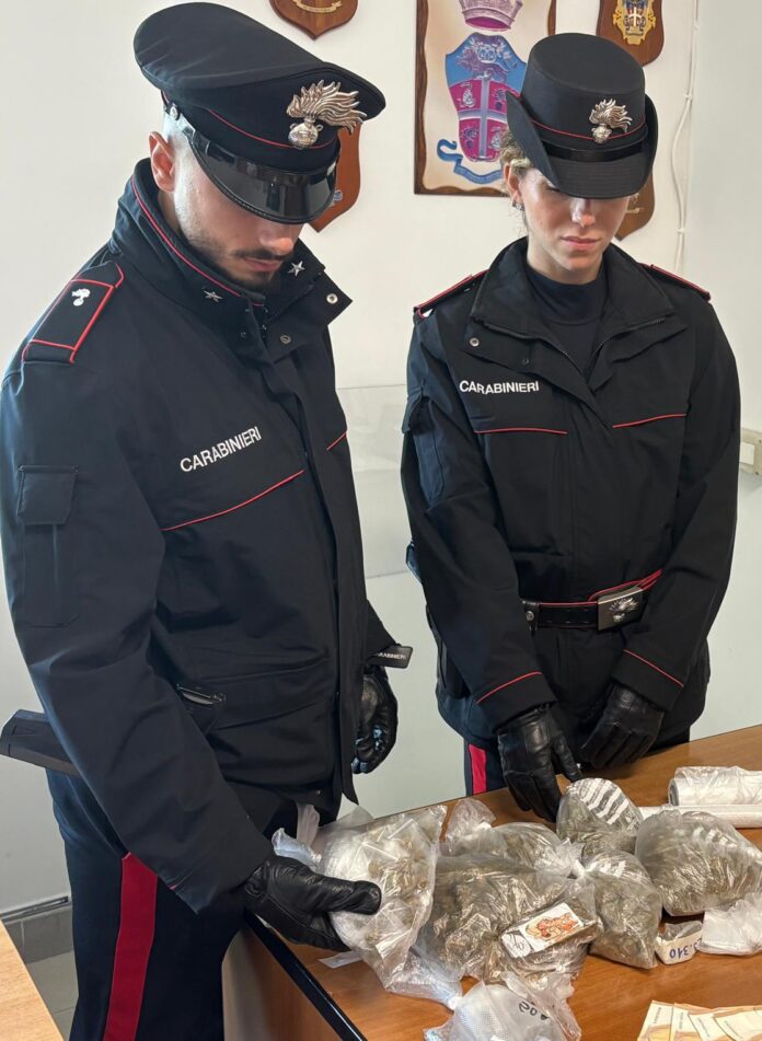 Cercola, studenti, droga e armi: controlli dei Carabinieri all’Ipsar Tognazzi