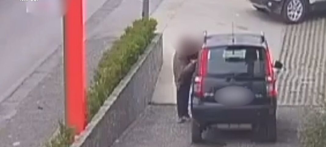 aggressione distributore ex moglie