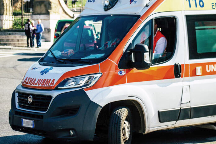 Boscoreale, 19enne aggredito e rapinato: operato d’urgenza per un polmone collassato