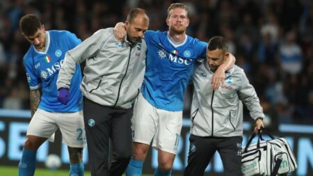 De Bruyne, doccia fredda per il Napoli: il capitano del Belgio dovrà operarsi e non rientrerà prima di Febbraio