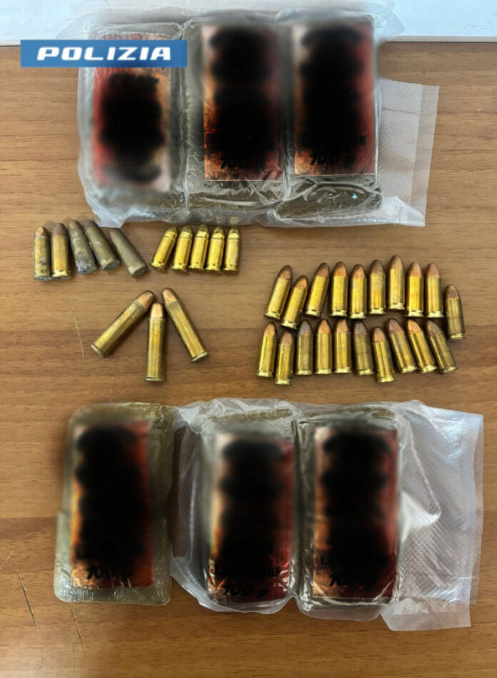 San Giovanni a Teduccio: sequestrati droga e proiettili in uno stabile abbandonato San Giovanni a Teduccio: sequestrati droga e proiettili in uno stabile abbandonato
