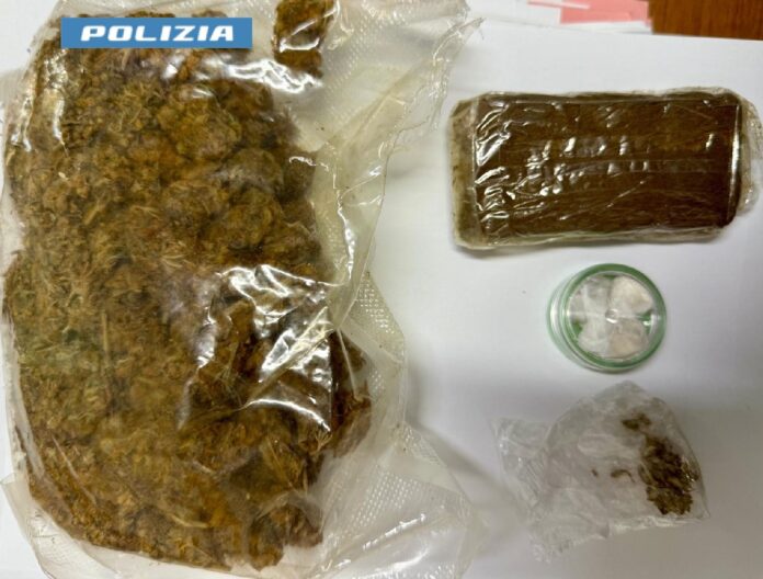 Nola, droga nascosta in casa e in un deposito: 40enne arrestato dalla Polizia