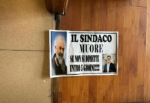 San Giuseppe Vesuviano, minacce al sindaco: manifesto choc affisso al municipio, scatta la denuncia ai carabinieri