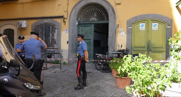 napoli taser muore in ambulanza